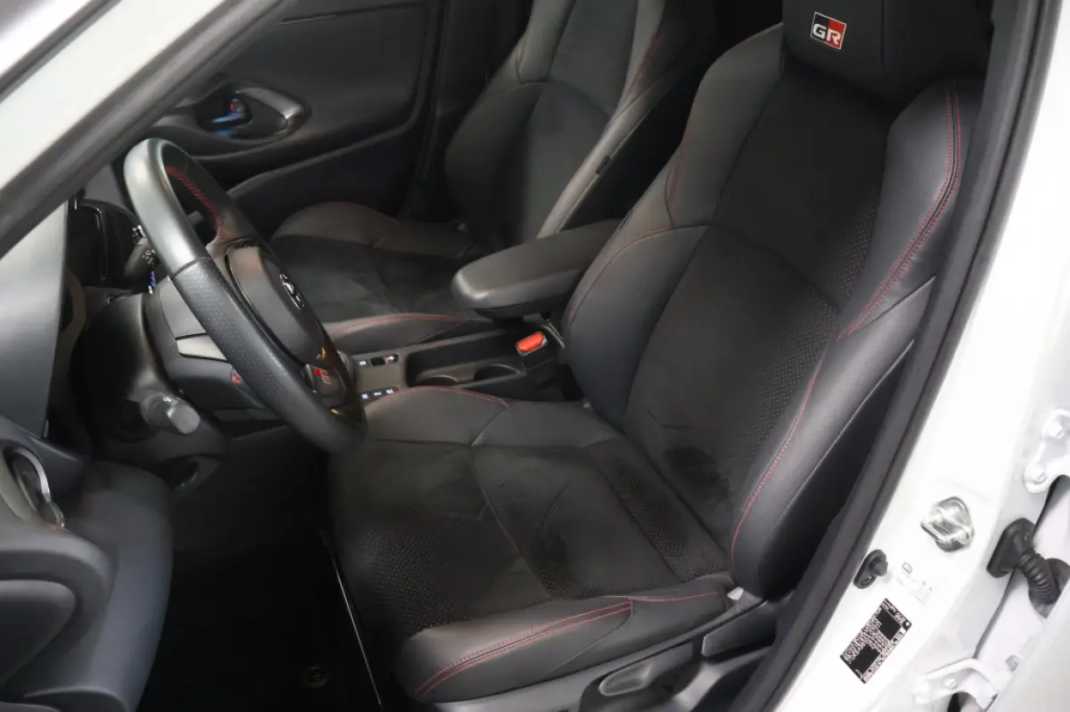 1.5 Hybrid GR Sport | Two-Tone | HUD