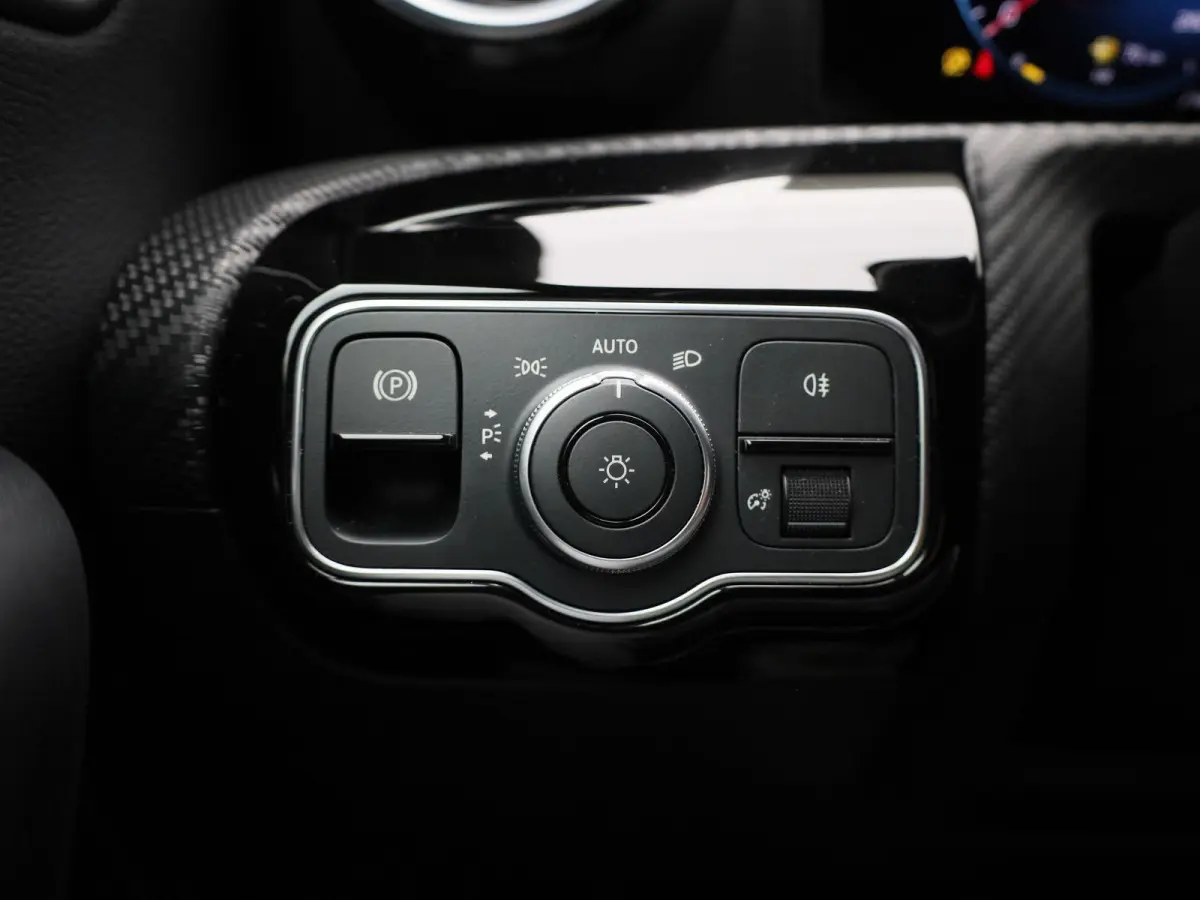 180 Business Solution | Climate Control | Achteruitrijcamera | Stoelverwarming | Parkeersensoren |