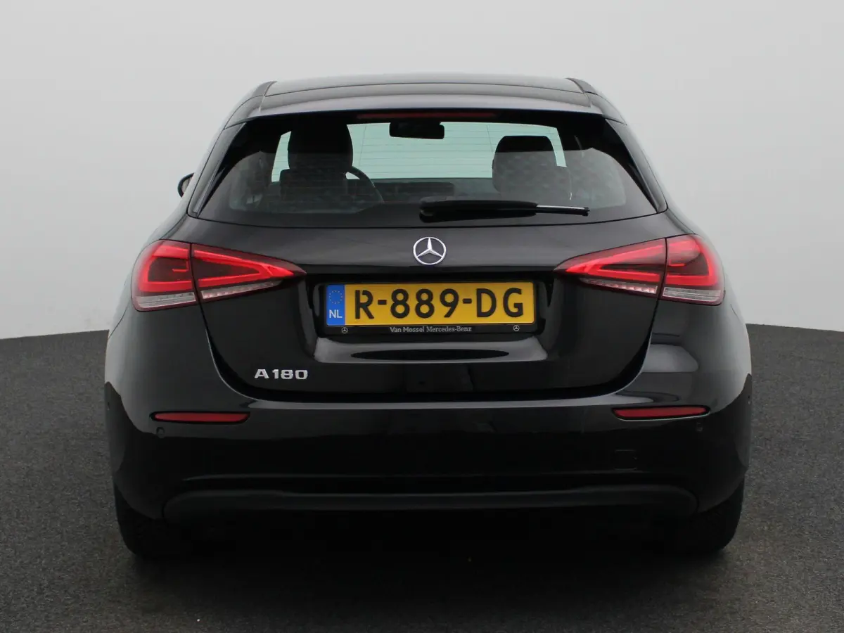 180 Business Solution | Climate Control | Achteruitrijcamera | Stoelverwarming | Parkeersensoren |