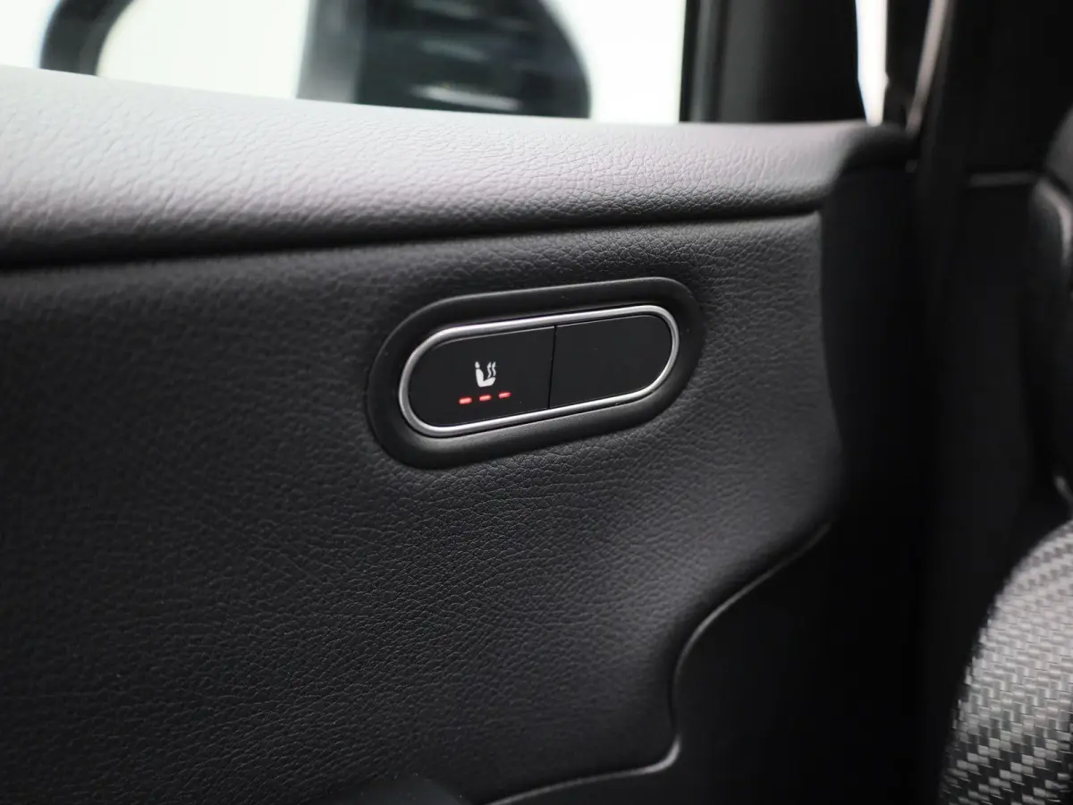 180 Business Solution | Climate Control | Achteruitrijcamera | Stoelverwarming | Parkeersensoren |