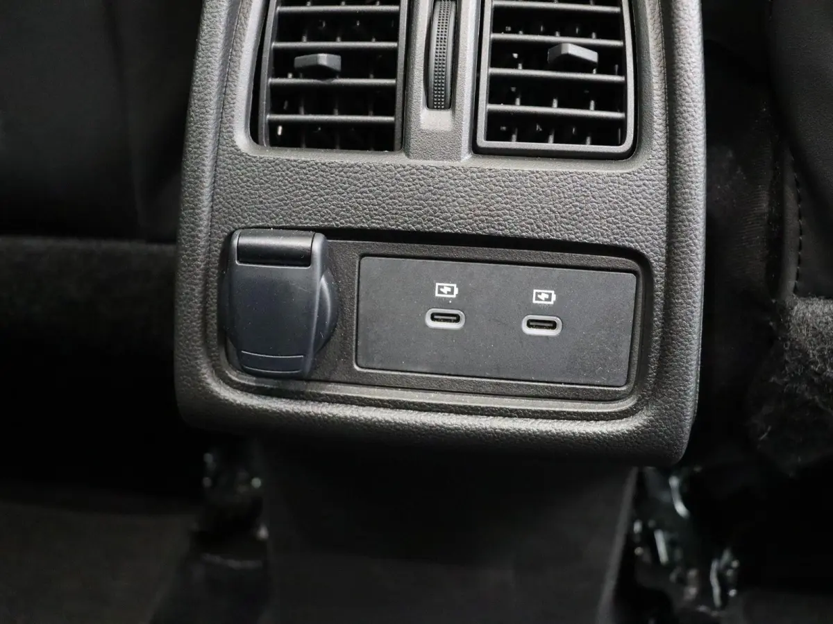 E-Tech full hybrid 160pk iconic | Achteruitrijcamera | Stuur- en Stoelverwarming | Voorruit Verwarming | Harman Kardon |