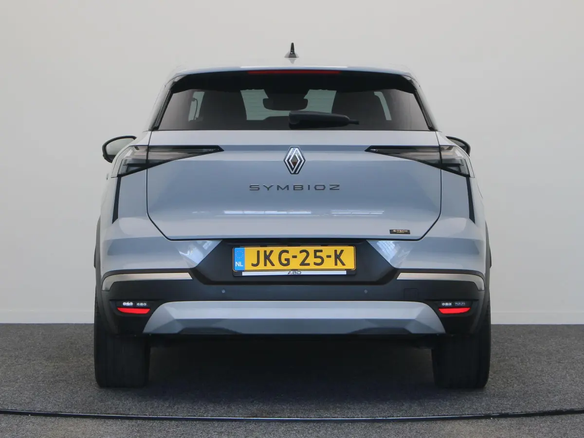 E-Tech full hybrid 160pk iconic | Achteruitrijcamera | Stuur- en Stoelverwarming | Voorruit Verwarming | Harman Kardon |