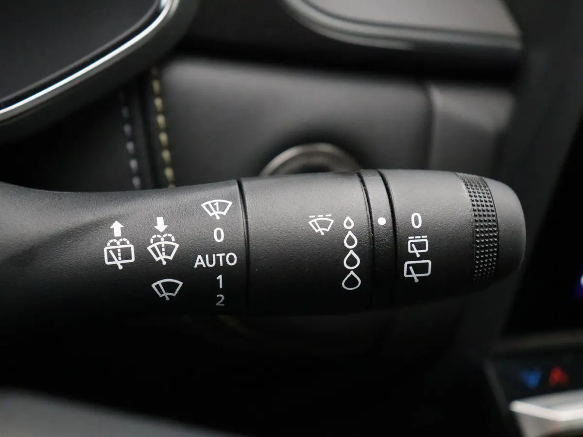 E-Tech full hybrid 160pk iconic | Achteruitrijcamera | Stuur- en Stoelverwarming | Voorruit Verwarming | Harman Kardon |