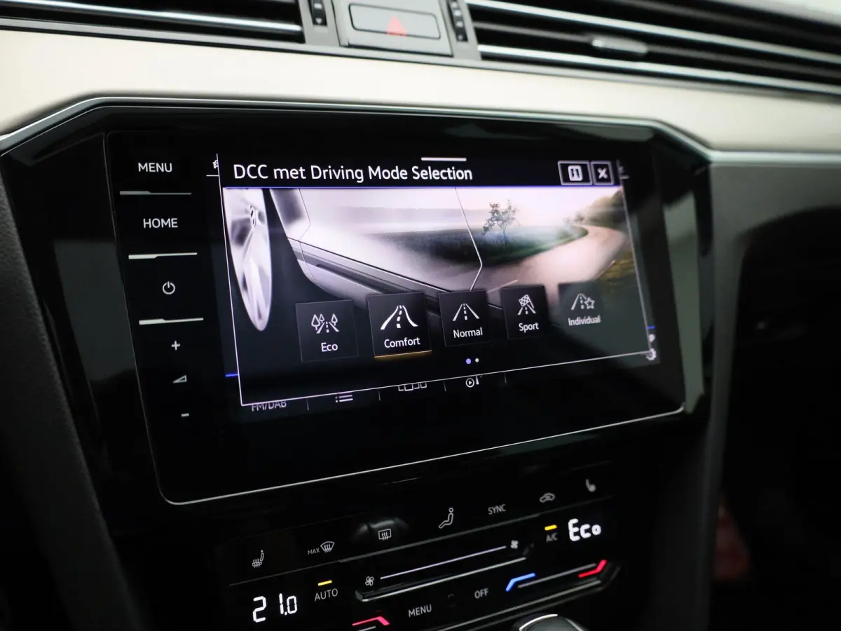 1.4 TSI PHEV GTE Business | Apple Carplay / Android Auto | Panoramadak | Elektrische Stoelen | Head-up Display | Achteruitrijcamera | Stoelverwarming | Parkeersensoren | Trekhaak |