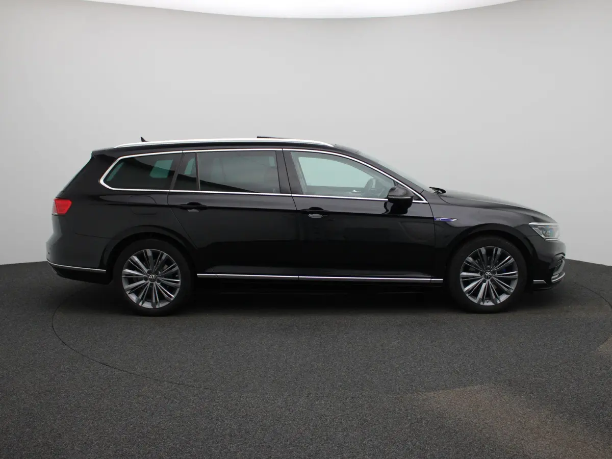 1.4 TSI PHEV GTE Business | Apple Carplay / Android Auto | Panoramadak | Elektrische Stoelen | Head-up Display | Achteruitrijcamera | Stoelverwarming | Parkeersensoren | Trekhaak |