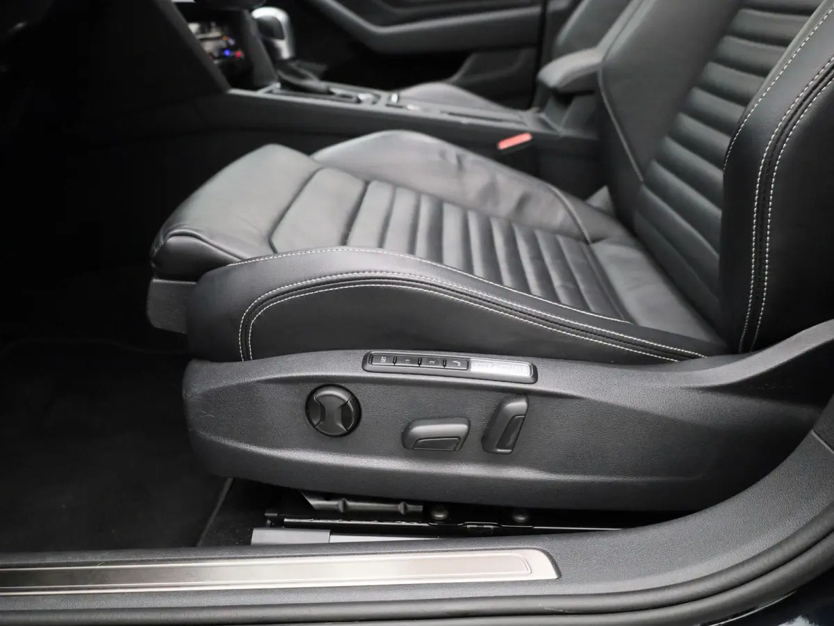 1.4 TSI PHEV GTE Business | Apple Carplay / Android Auto | Panoramadak | Elektrische Stoelen | Head-up Display | Achteruitrijcamera | Stoelverwarming | Parkeersensoren | Trekhaak |