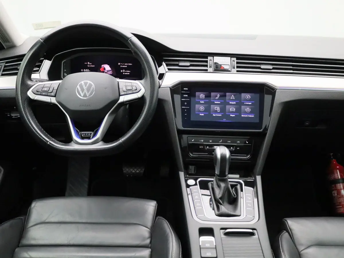 1.4 TSI PHEV GTE Business | Apple Carplay / Android Auto | Panoramadak | Elektrische Stoelen | Head-up Display | Achteruitrijcamera | Stoelverwarming | Parkeersensoren | Trekhaak |