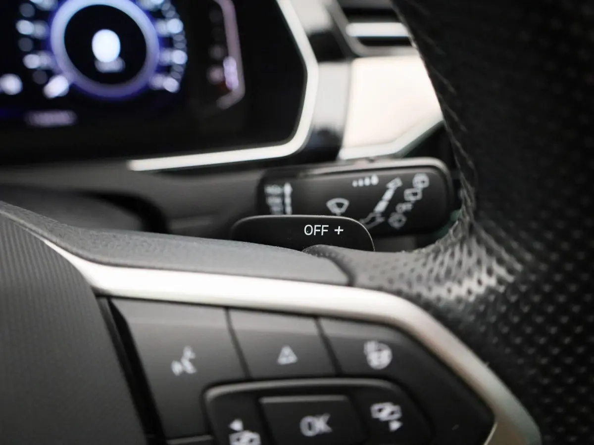1.4 TSI PHEV GTE Business | Apple Carplay / Android Auto | Panoramadak | Elektrische Stoelen | Head-up Display | Achteruitrijcamera | Stoelverwarming | Parkeersensoren | Trekhaak |