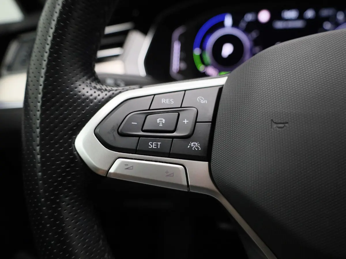 1.4 TSI PHEV GTE Business | Apple Carplay / Android Auto | Panoramadak | Elektrische Stoelen | Head-up Display | Achteruitrijcamera | Stoelverwarming | Parkeersensoren | Trekhaak |