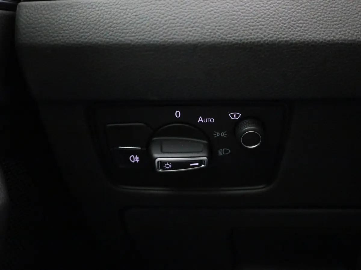 1.4 TSI PHEV GTE Business | Apple Carplay / Android Auto | Panoramadak | Elektrische Stoelen | Head-up Display | Achteruitrijcamera | Stoelverwarming | Parkeersensoren | Trekhaak |