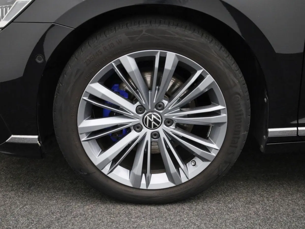 1.4 TSI PHEV GTE Business | Apple Carplay / Android Auto | Panoramadak | Elektrische Stoelen | Head-up Display | Achteruitrijcamera | Stoelverwarming | Parkeersensoren | Trekhaak |