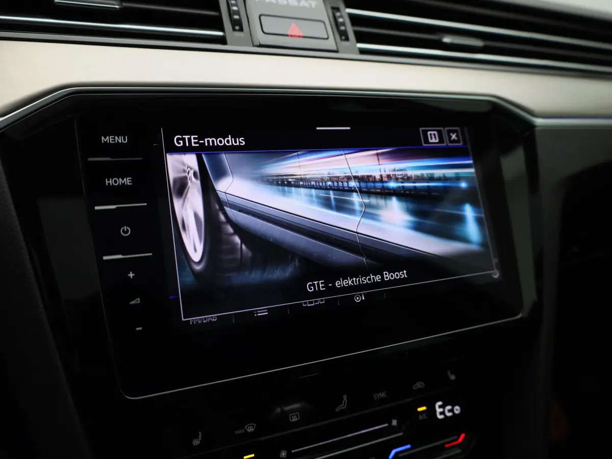 1.4 TSI PHEV GTE Business | Apple Carplay / Android Auto | Panoramadak | Elektrische Stoelen | Head-up Display | Achteruitrijcamera | Stoelverwarming | Parkeersensoren | Trekhaak |