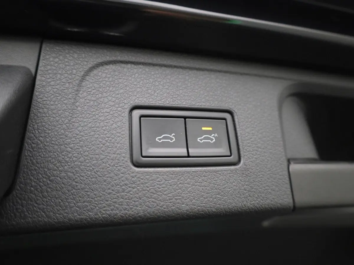 1.4 TSI PHEV GTE Business | Apple Carplay / Android Auto | Panoramadak | Elektrische Stoelen | Head-up Display | Achteruitrijcamera | Stoelverwarming | Parkeersensoren | Trekhaak |