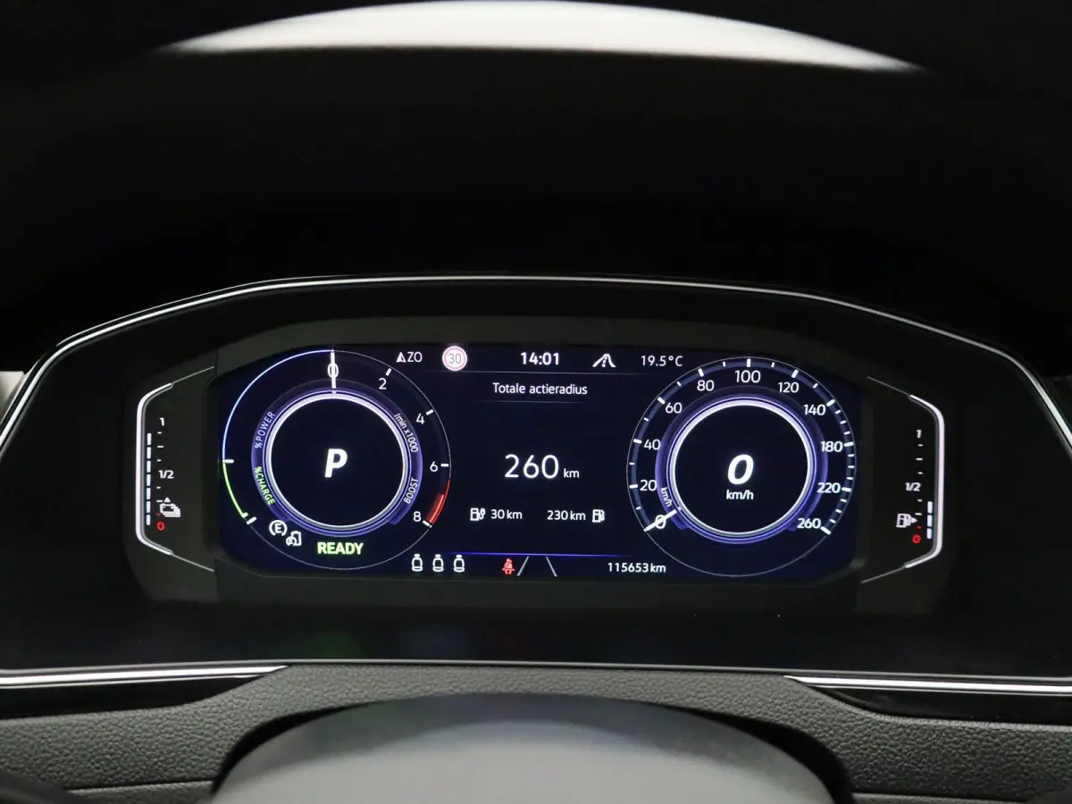 1.4 TSI PHEV GTE Business | Apple Carplay / Android Auto | Panoramadak | Elektrische Stoelen | Head-up Display | Achteruitrijcamera | Stoelverwarming | Parkeersensoren | Trekhaak |