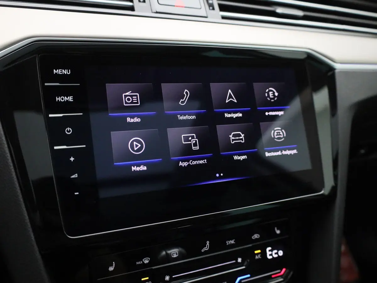 1.4 TSI PHEV GTE Business | Apple Carplay / Android Auto | Panoramadak | Elektrische Stoelen | Head-up Display | Achteruitrijcamera | Stoelverwarming | Parkeersensoren | Trekhaak |