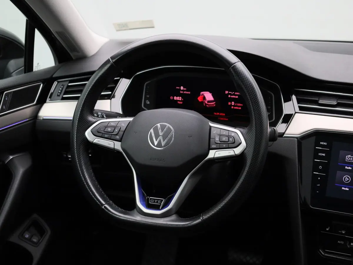 1.4 TSI PHEV GTE Business | Apple Carplay / Android Auto | Panoramadak | Elektrische Stoelen | Head-up Display | Achteruitrijcamera | Stoelverwarming | Parkeersensoren | Trekhaak |
