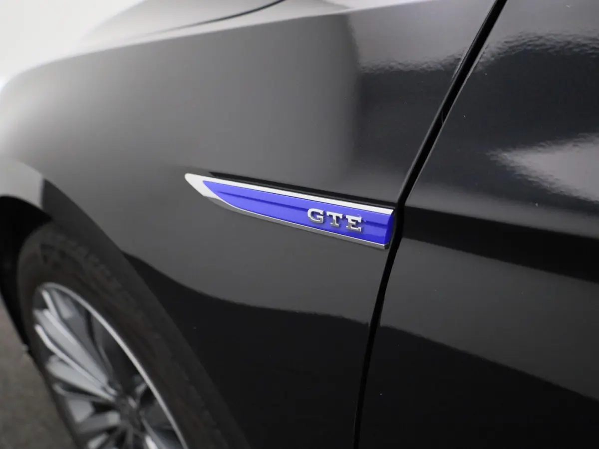 1.4 TSI PHEV GTE Business | Apple Carplay / Android Auto | Panoramadak | Elektrische Stoelen | Head-up Display | Achteruitrijcamera | Stoelverwarming | Parkeersensoren | Trekhaak |