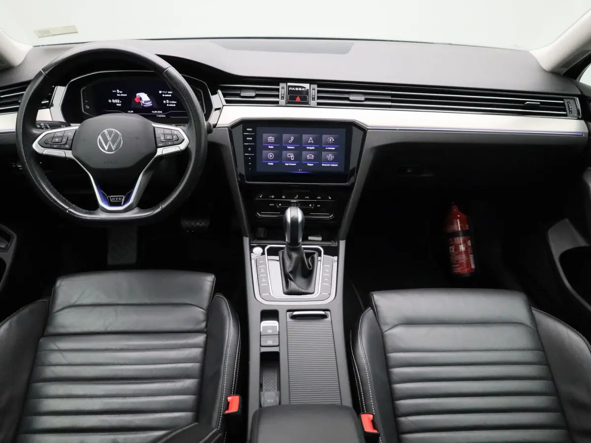 1.4 TSI PHEV GTE Business | Apple Carplay / Android Auto | Panoramadak | Elektrische Stoelen | Head-up Display | Achteruitrijcamera | Stoelverwarming | Parkeersensoren | Trekhaak |