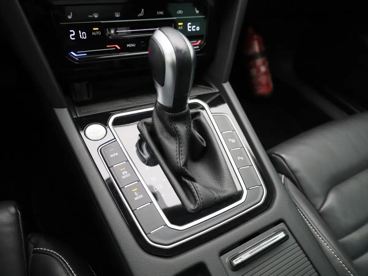 1.4 TSI PHEV GTE Business | Apple Carplay / Android Auto | Panoramadak | Elektrische Stoelen | Head-up Display | Achteruitrijcamera | Stoelverwarming | Parkeersensoren | Trekhaak |