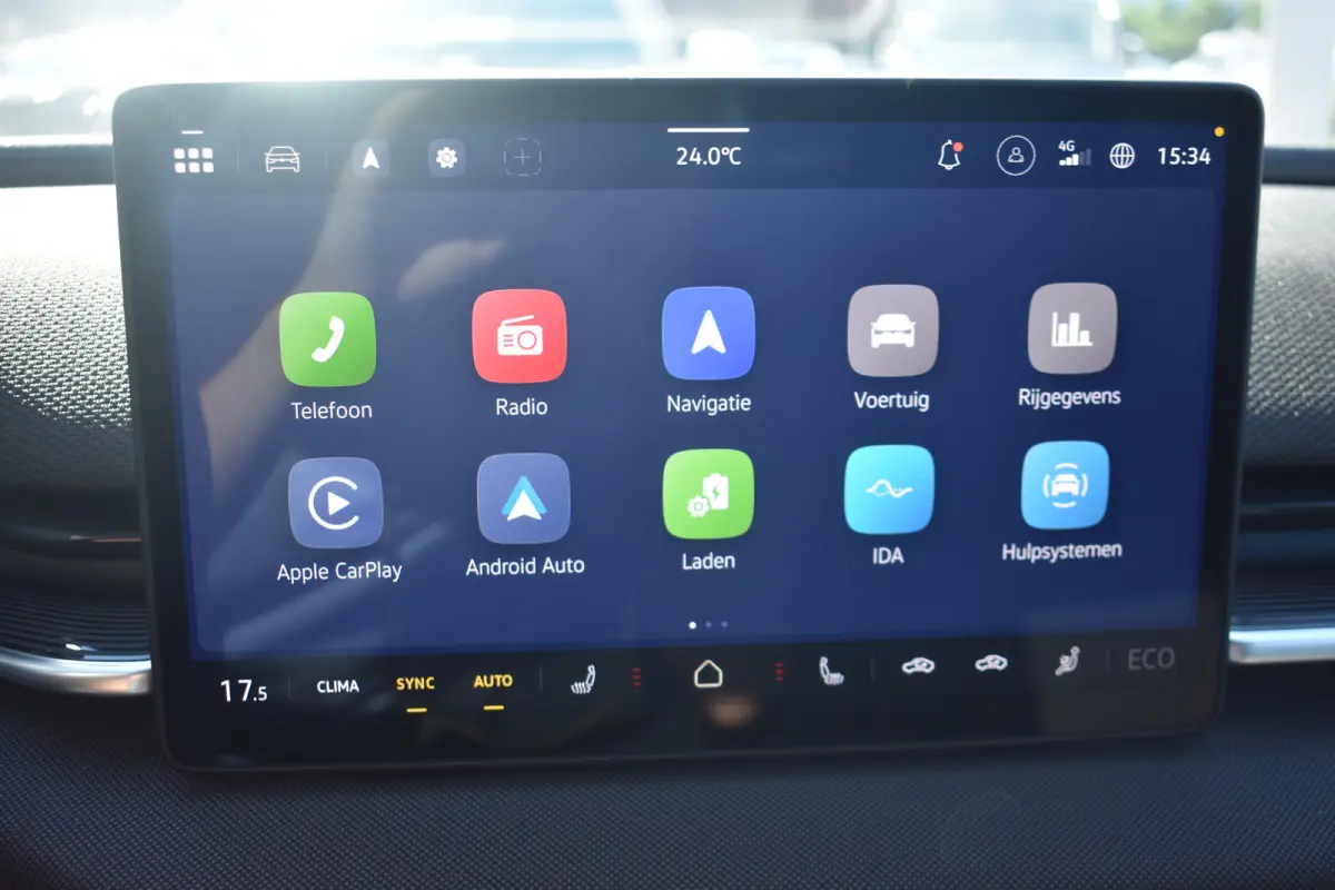 Life First Edition | Airconditioning automatisch, 2-zone (Climatronic) | Automatische afstandsregeling (Adaptive Cruise Control) | Koplampverlichting LED