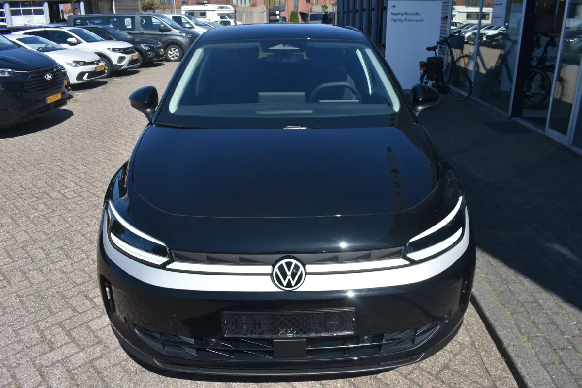 Life First Edition | Airconditioning automatisch, 2-zone (Climatronic) | Automatische afstandsregeling (Adaptive Cruise Control) | Koplampverlichting LED