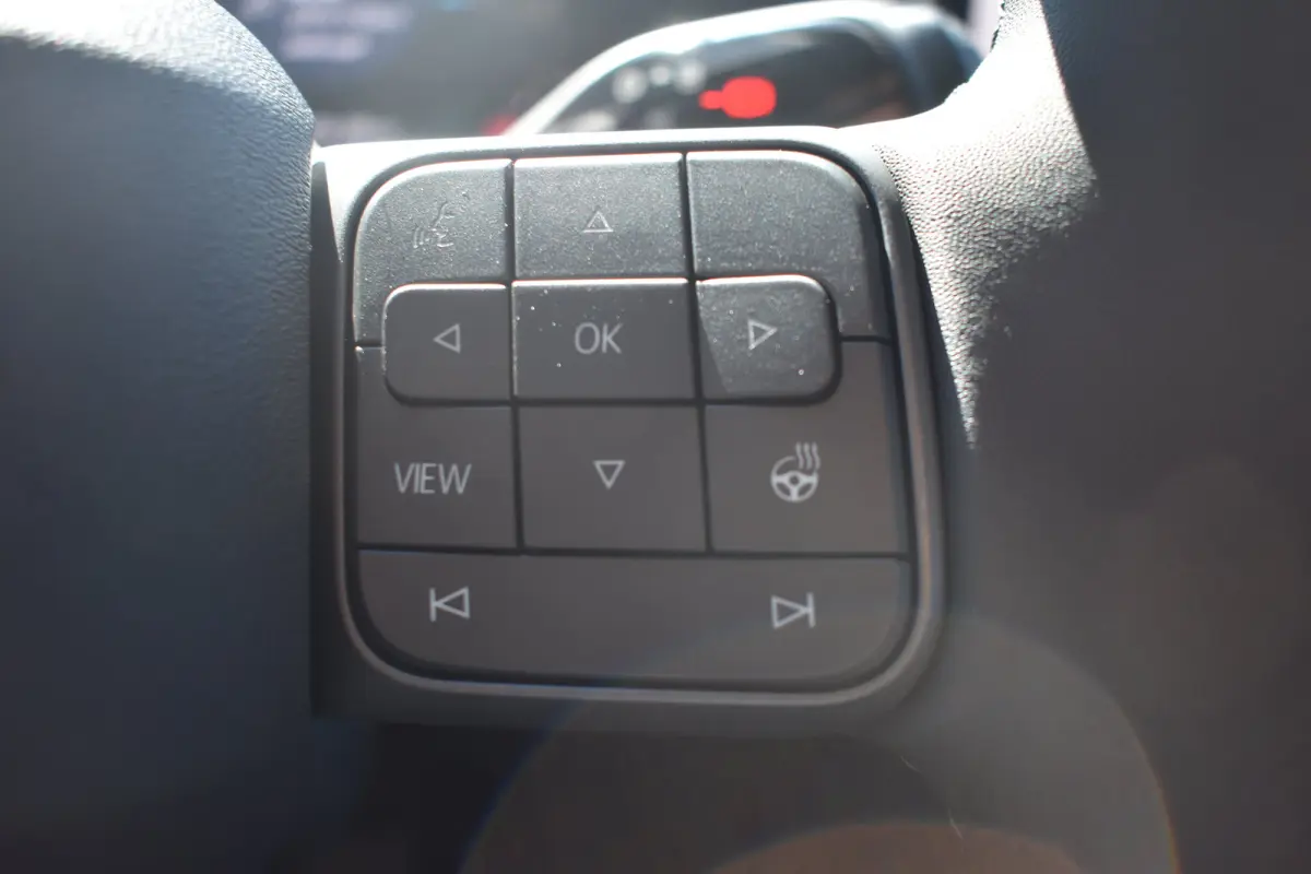 Life First Edition | Airconditioning automatisch, 2-zone (Climatronic) | Automatische afstandsregeling (Adaptive Cruise Control) | Koplampverlichting LED