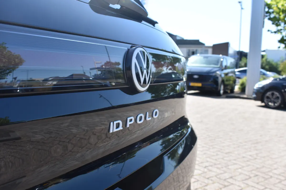 Life First Edition | Airconditioning automatisch, 2-zone (Climatronic) | Automatische afstandsregeling (Adaptive Cruise Control) | Koplampverlichting LED