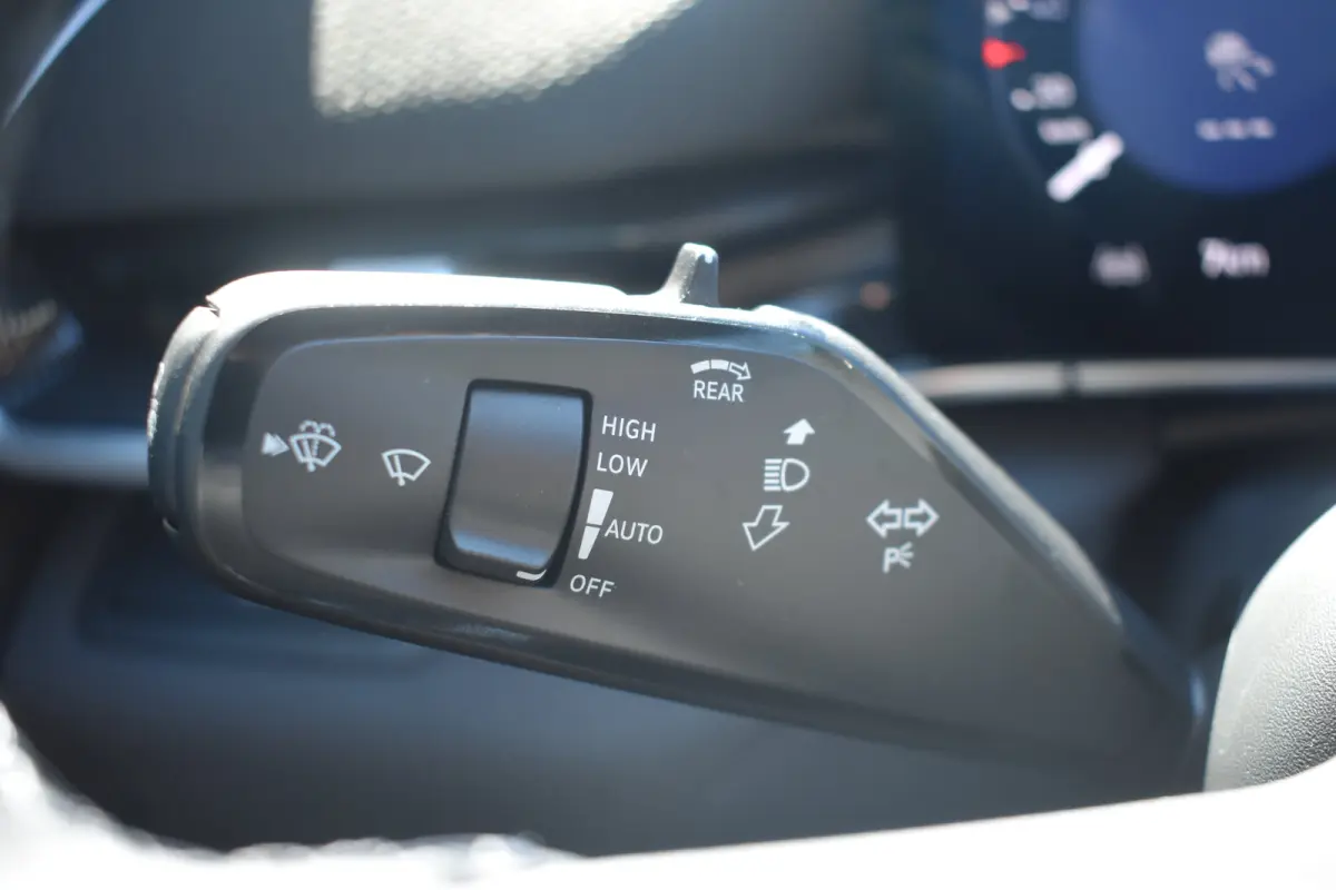 Life First Edition | Airconditioning automatisch, 2-zone (Climatronic) | Automatische afstandsregeling (Adaptive Cruise Control) | Koplampverlichting LED