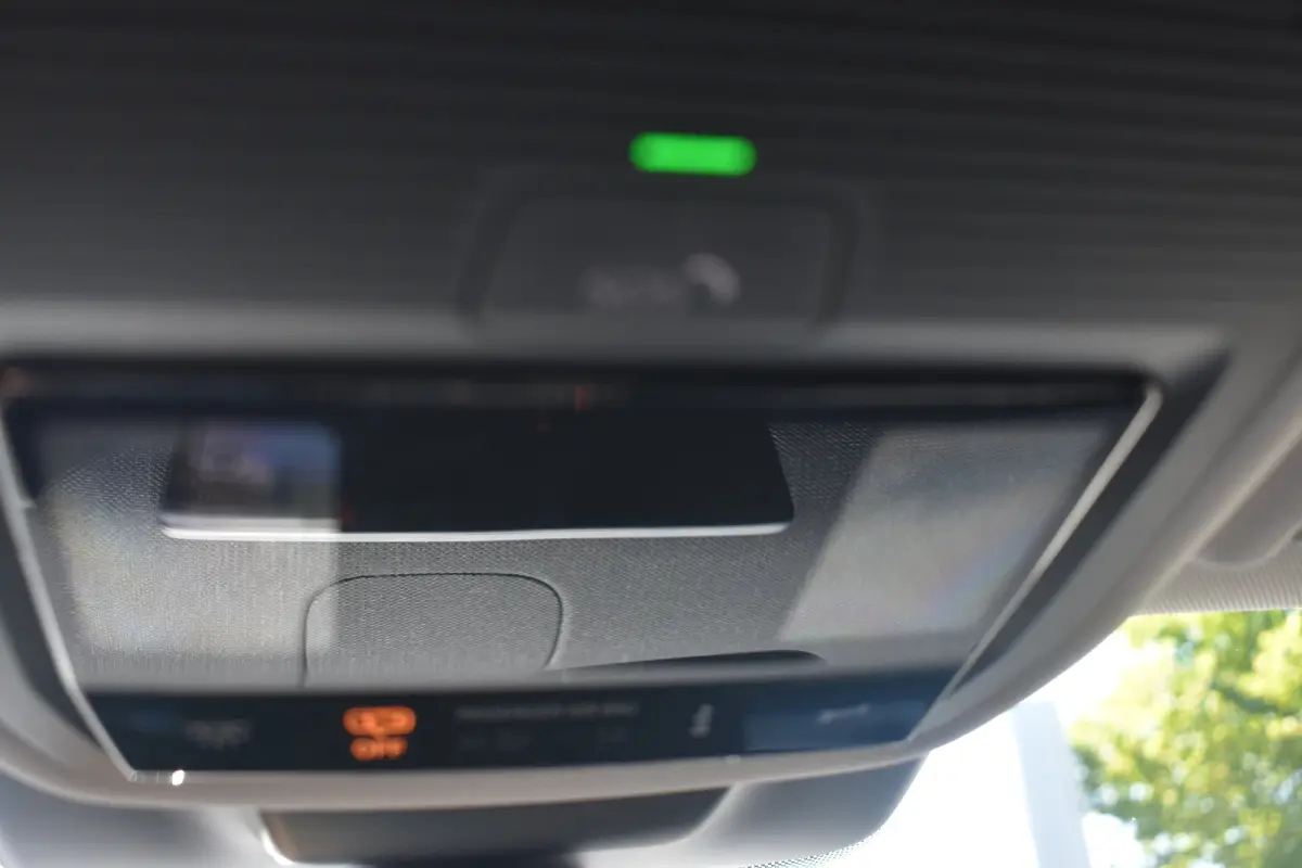 Life First Edition | Airconditioning automatisch, 2-zone (Climatronic) | Automatische afstandsregeling (Adaptive Cruise Control) | Koplampverlichting LED