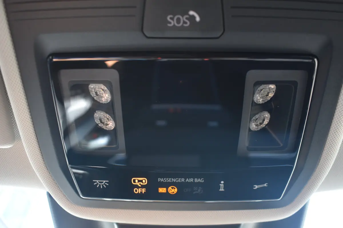 Life First Edition | Airconditioning automatisch, 2-zone (Climatronic) | Automatische afstandsregeling (Adaptive Cruise Control) | Koplampverlichting LED