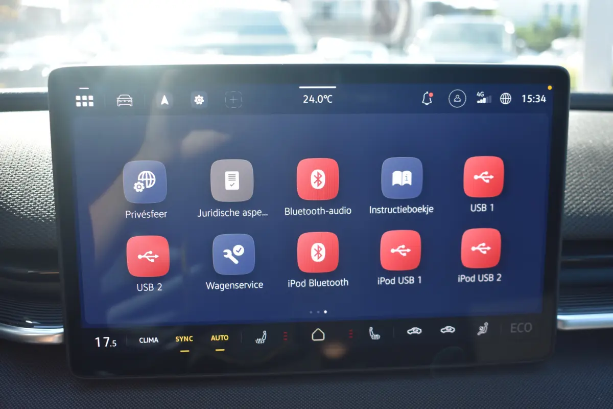 Life First Edition | Airconditioning automatisch, 2-zone (Climatronic) | Automatische afstandsregeling (Adaptive Cruise Control) | Koplampverlichting LED