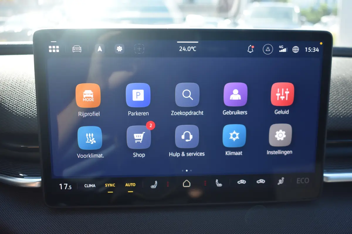 Life First Edition | Airconditioning automatisch, 2-zone (Climatronic) | Automatische afstandsregeling (Adaptive Cruise Control) | Koplampverlichting LED