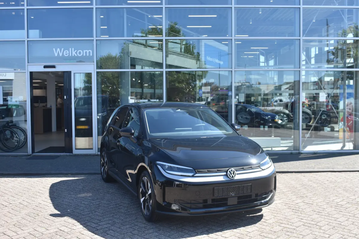 Life First Edition | Airconditioning automatisch, 2-zone (Climatronic) | Automatische afstandsregeling (Adaptive Cruise Control) | Koplampverlichting LED