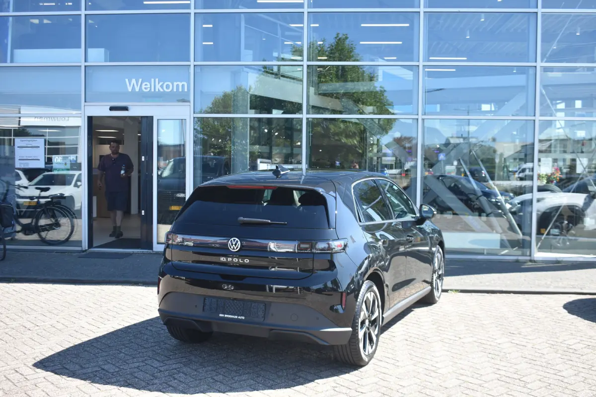 Life First Edition | Airconditioning automatisch, 2-zone (Climatronic) | Automatische afstandsregeling (Adaptive Cruise Control) | Koplampverlichting LED