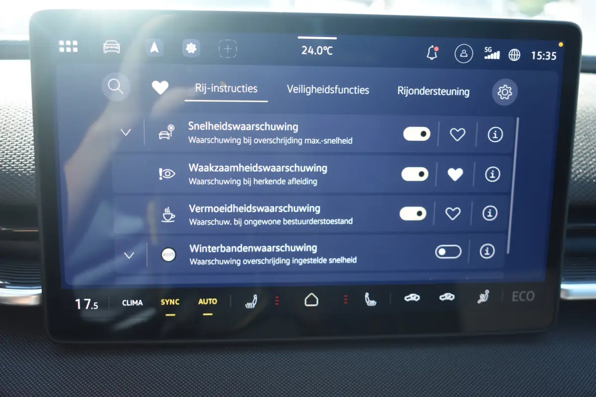 Life First Edition | Airconditioning automatisch, 2-zone (Climatronic) | Automatische afstandsregeling (Adaptive Cruise Control) | Koplampverlichting LED