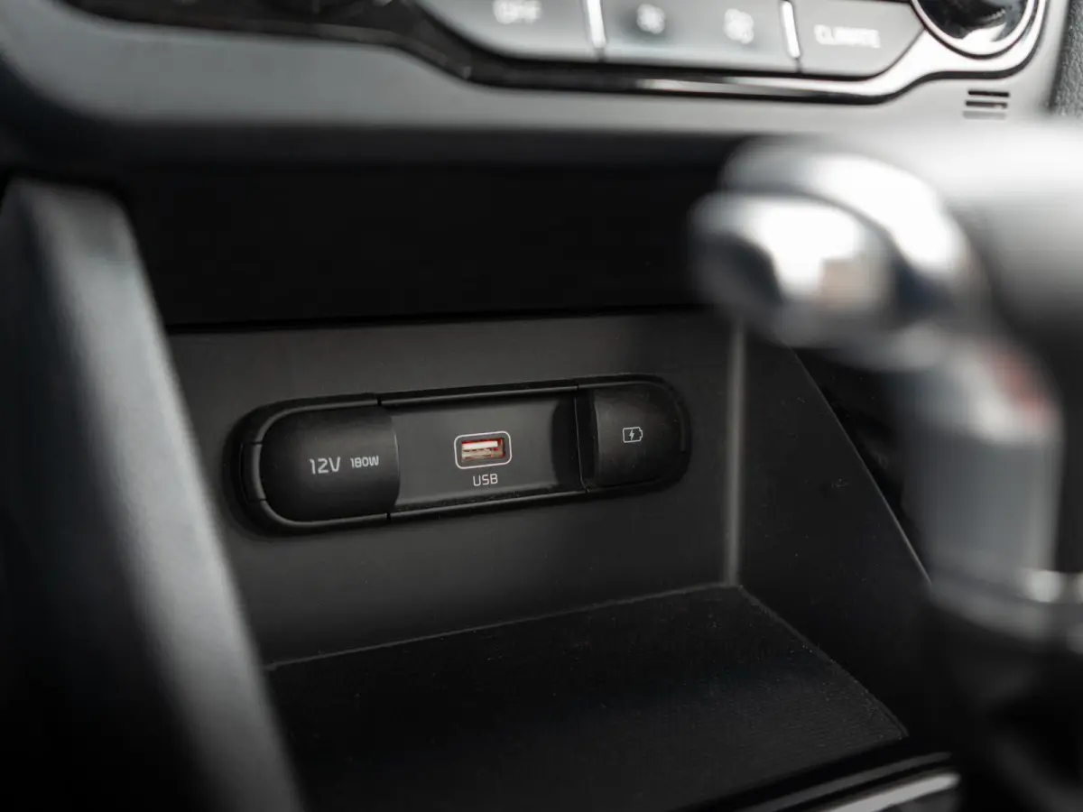 1.6 GDi Hybrid DynamicLine | Navigatie | Achteruitrijcamera | Climate control |