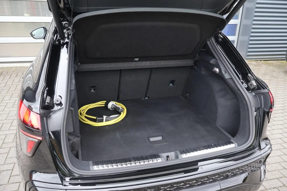 1.5 e-hybrid 272pk S edition | Panoramadak | Trekhaak | Adaptive Cruise | Sfeerverlichting | 3-zone Cimatronic | Stoel- & Stuurverwarming