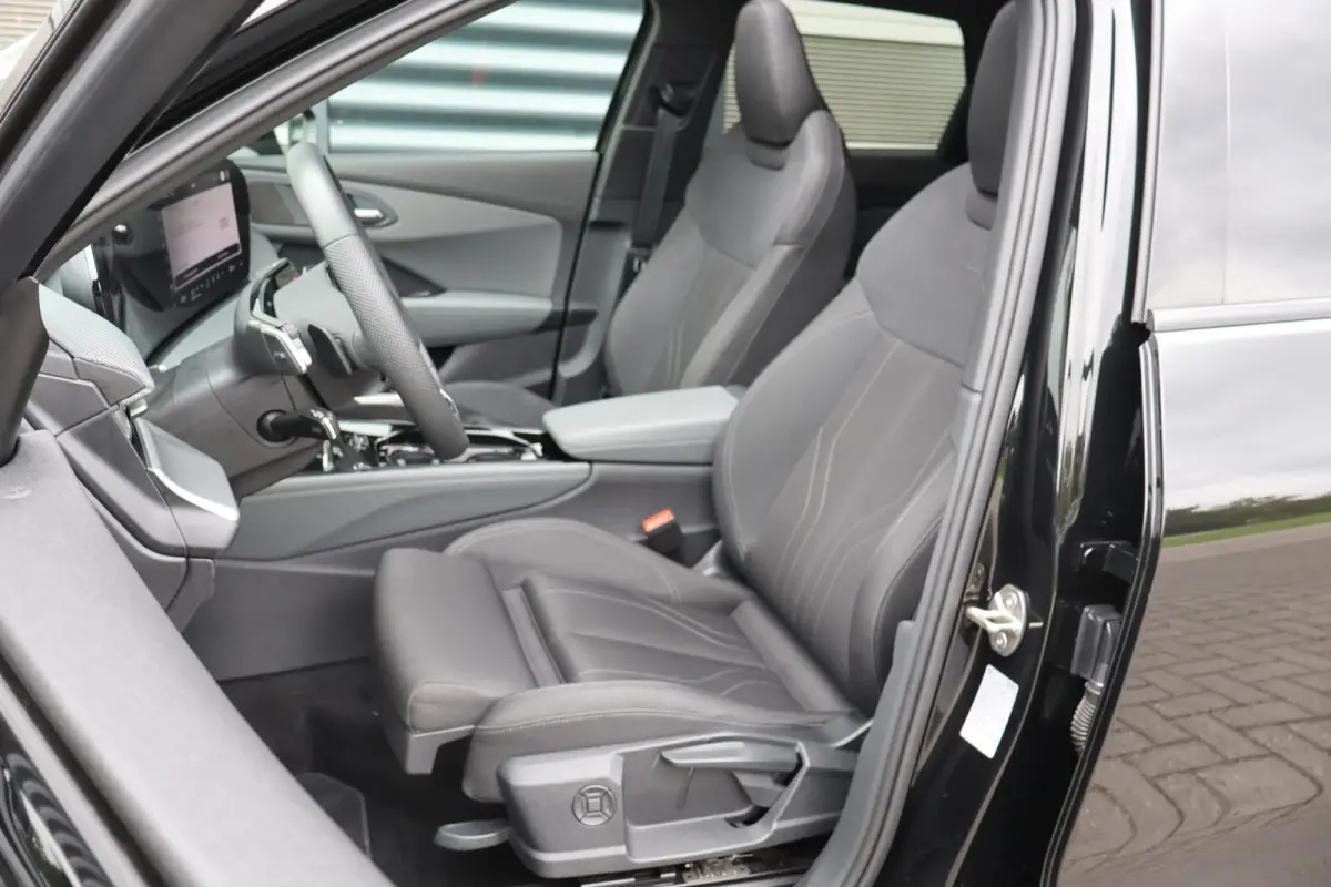 1.5 e-hybrid 272pk S edition | Panoramadak | Trekhaak | Adaptive Cruise | Sfeerverlichting | 3-zone Cimatronic | Stoel- & Stuurverwarming