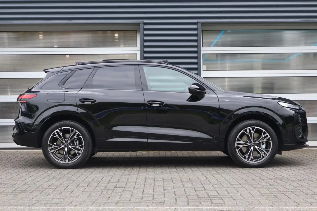 1.5 e-hybrid 272pk S edition | Panoramadak | Trekhaak | Adaptive Cruise | Sfeerverlichting | 3-zone Cimatronic | Stoel- & Stuurverwarming