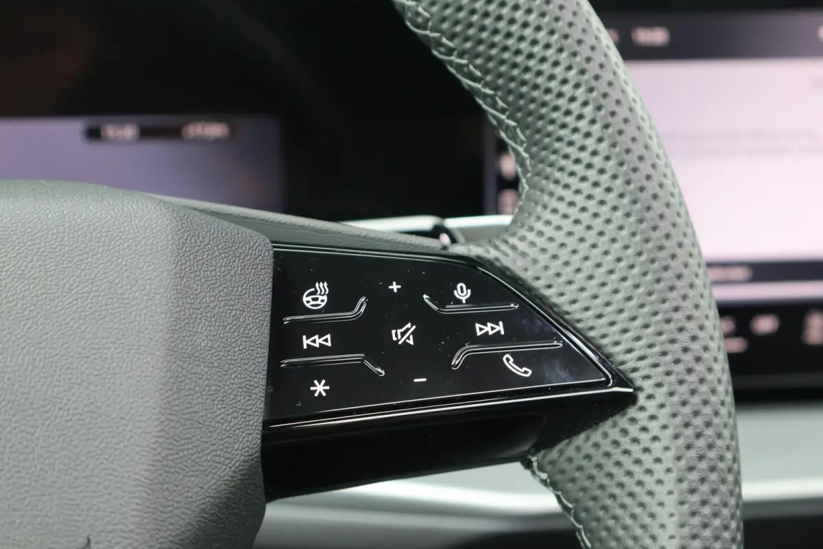 1.5 e-hybrid 272pk S edition | Panoramadak | Trekhaak | Adaptive Cruise | Sfeerverlichting | 3-zone Cimatronic | Stoel- & Stuurverwarming