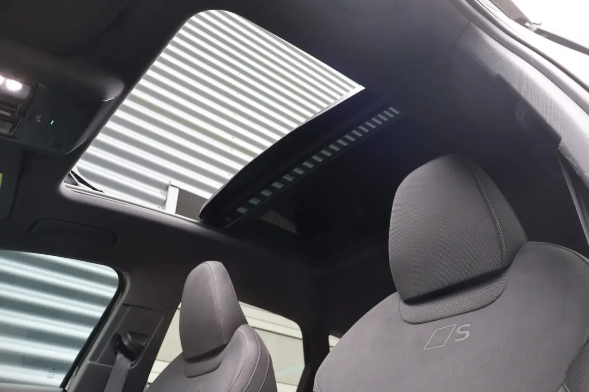 1.5 e-hybrid 272pk S edition | Panoramadak | Trekhaak | Adaptive Cruise | Sfeerverlichting | 3-zone Cimatronic | Stoel- & Stuurverwarming