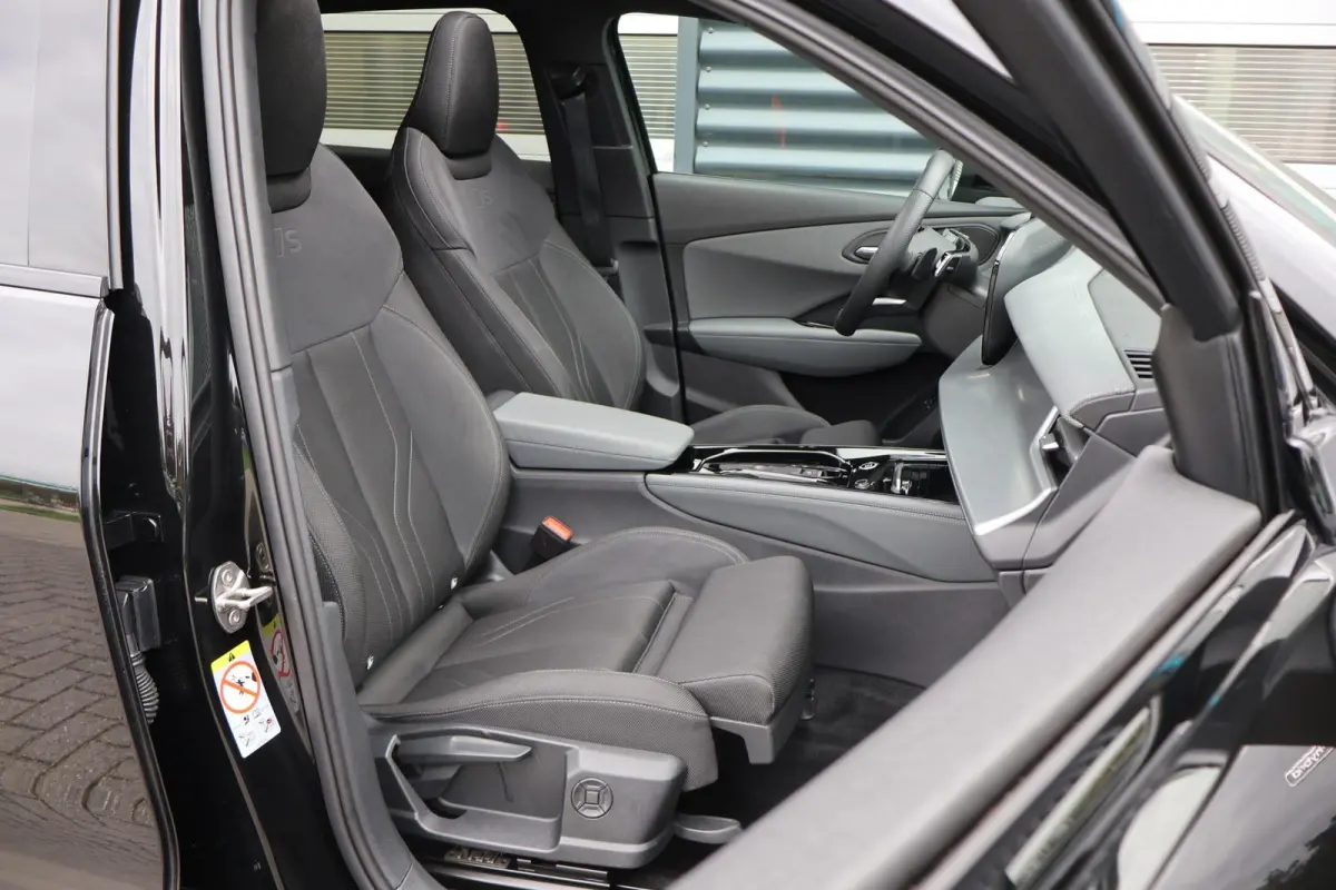 1.5 e-hybrid 272pk S edition | Panoramadak | Trekhaak | Adaptive Cruise | Sfeerverlichting | 3-zone Cimatronic | Stoel- & Stuurverwarming