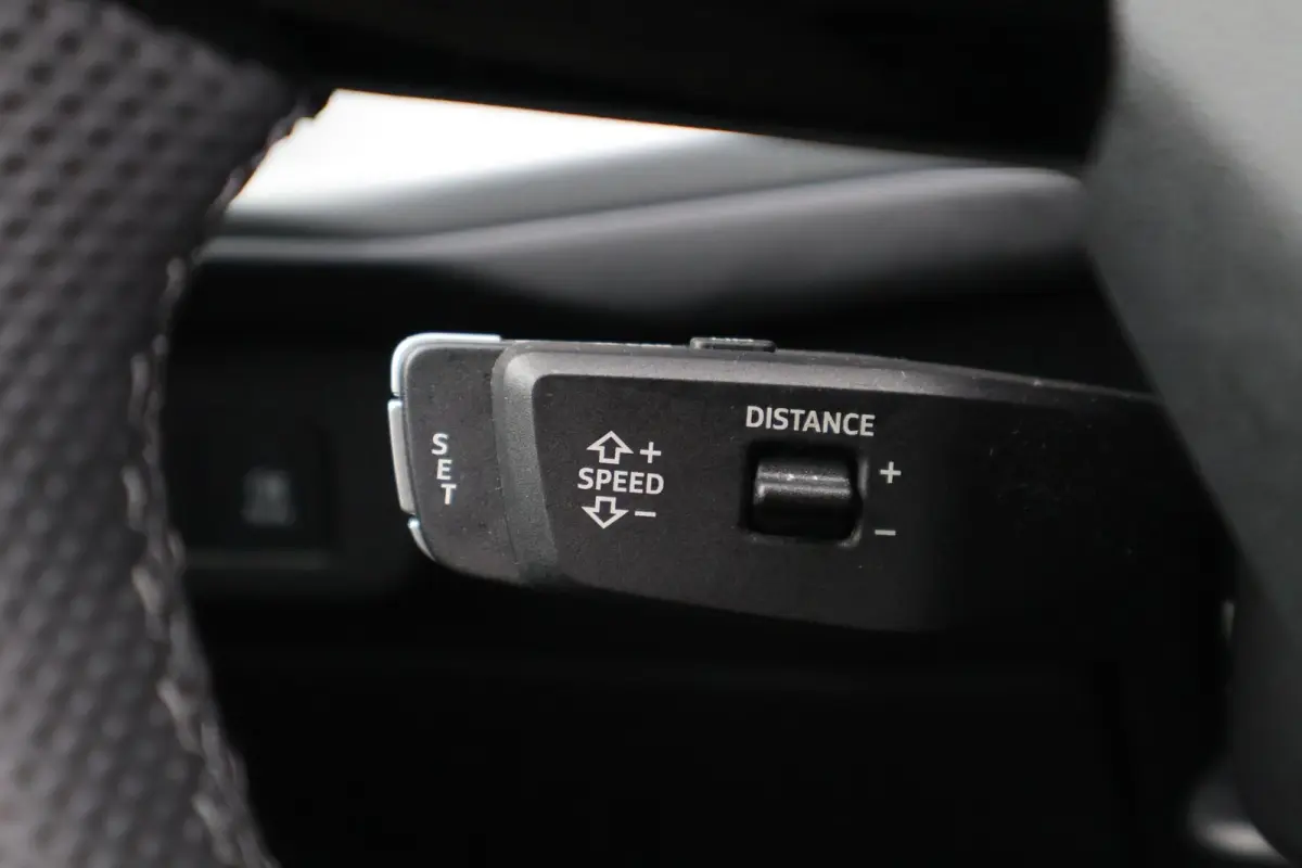 1.5 e-hybrid 272pk S edition | Panoramadak | Trekhaak | Adaptive Cruise | Sfeerverlichting | 3-zone Cimatronic | Stoel- & Stuurverwarming