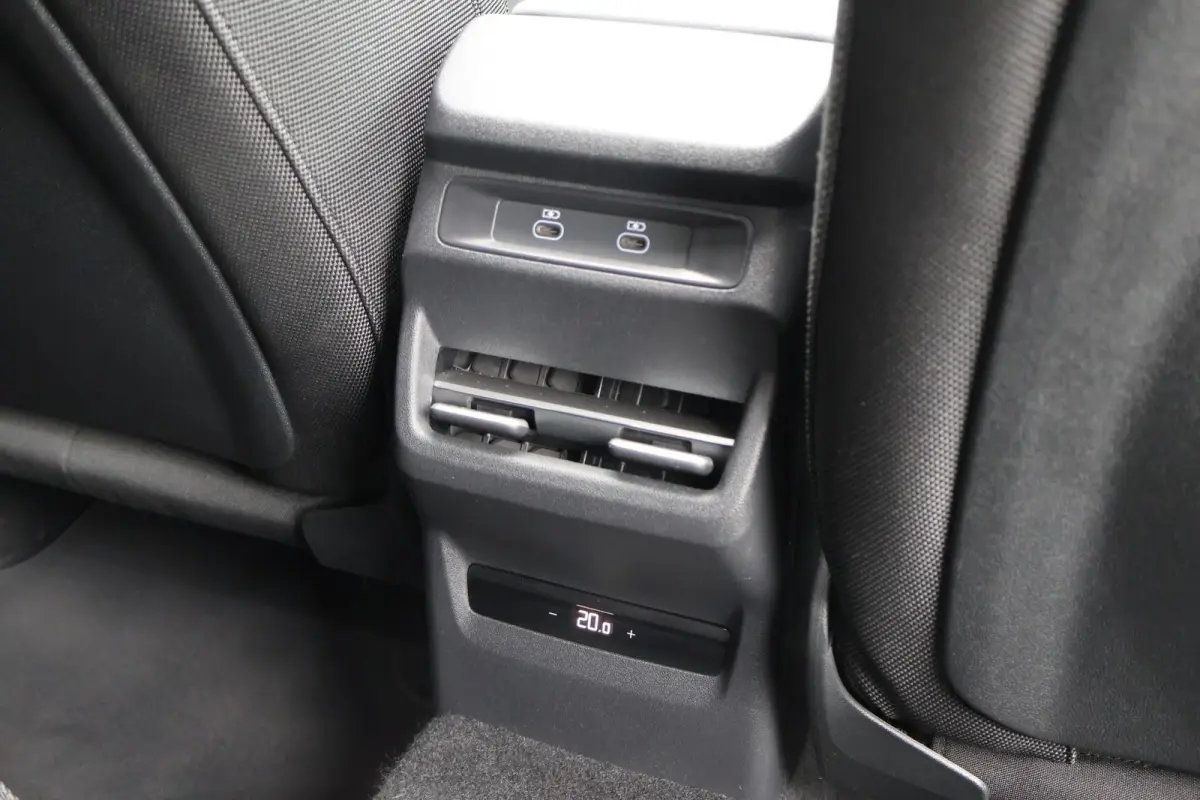 1.5 e-hybrid 272pk S edition | Panoramadak | Trekhaak | Adaptive Cruise | Sfeerverlichting | 3-zone Cimatronic | Stoel- & Stuurverwarming