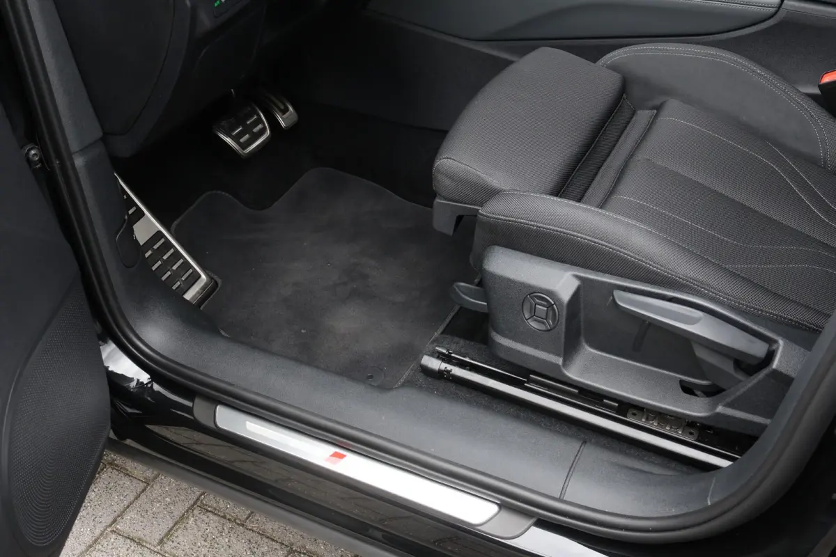 1.5 e-hybrid 272pk S edition | Panoramadak | Trekhaak | Adaptive Cruise | Sfeerverlichting | 3-zone Cimatronic | Stoel- & Stuurverwarming