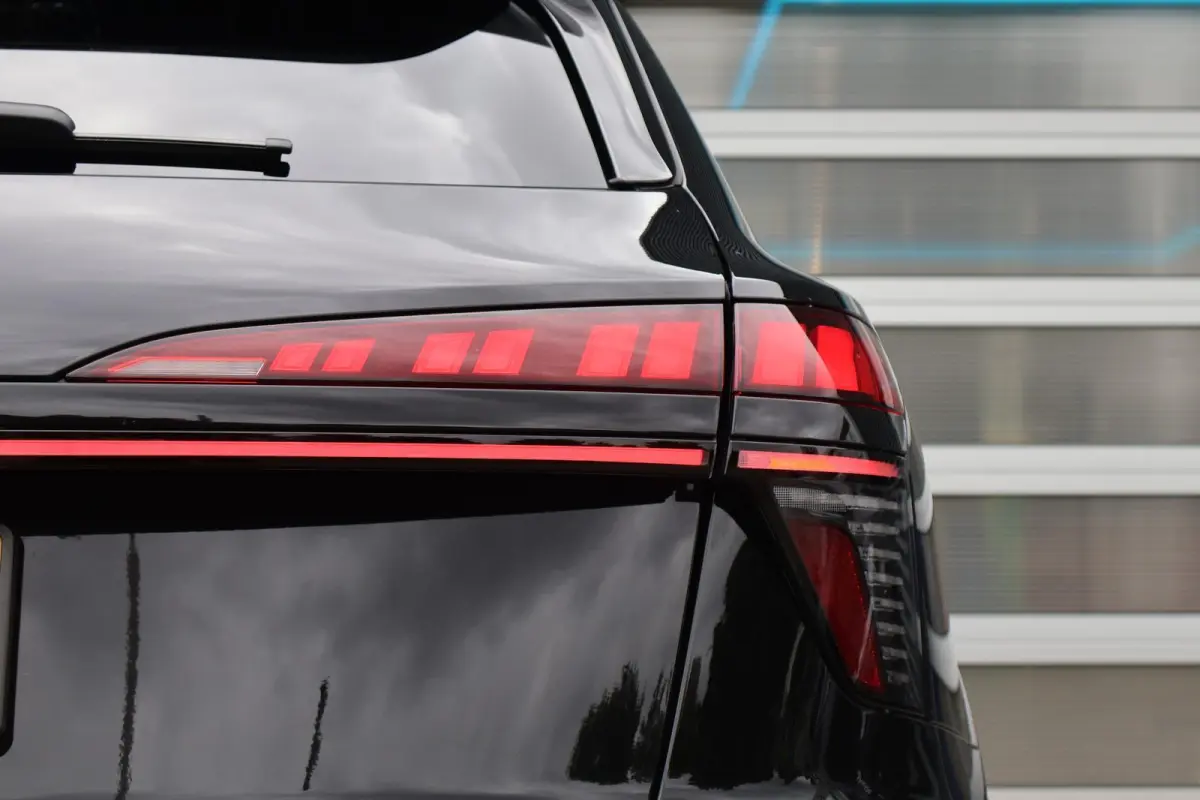 1.5 e-hybrid 272pk S edition | Panoramadak | Trekhaak | Adaptive Cruise | Sfeerverlichting | 3-zone Cimatronic | Stoel- & Stuurverwarming