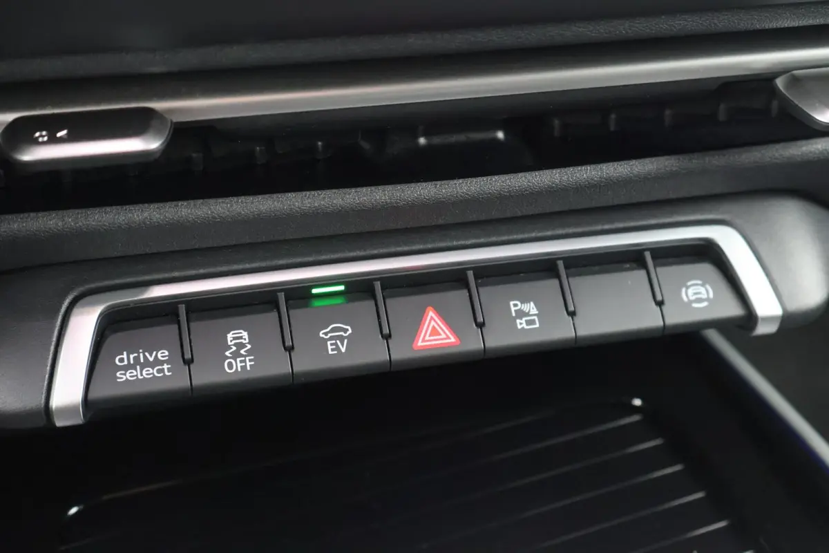 1.5 e-hybrid 272pk S edition | Panoramadak | Trekhaak | Adaptive Cruise | Sfeerverlichting | 3-zone Cimatronic | Stoel- & Stuurverwarming