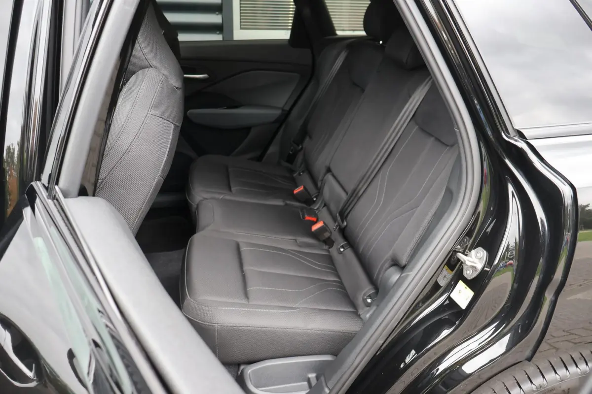 1.5 e-hybrid 272pk S edition | Panoramadak | Trekhaak | Adaptive Cruise | Sfeerverlichting | 3-zone Cimatronic | Stoel- & Stuurverwarming