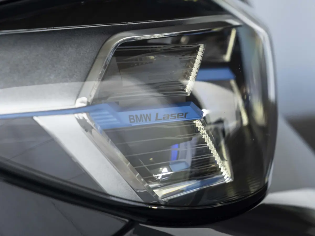 xDrive20i | High Executive | M Sportpakket | Panoramadak | Sportstoelen | BMW Laserlight | 19 inch | Parking Assistant