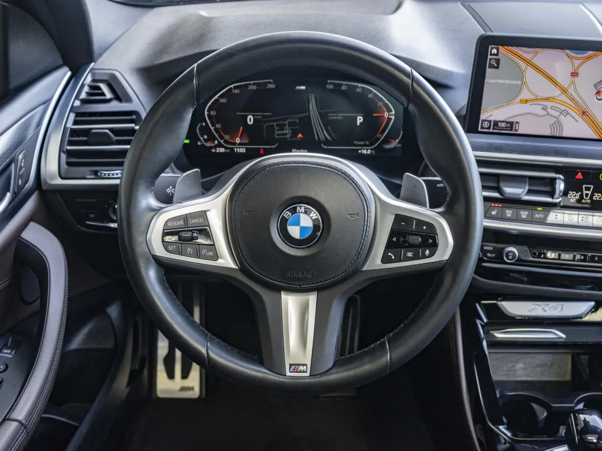 xDrive20i | High Executive | M Sportpakket | Panoramadak | Sportstoelen | BMW Laserlight | 19 inch | Parking Assistant